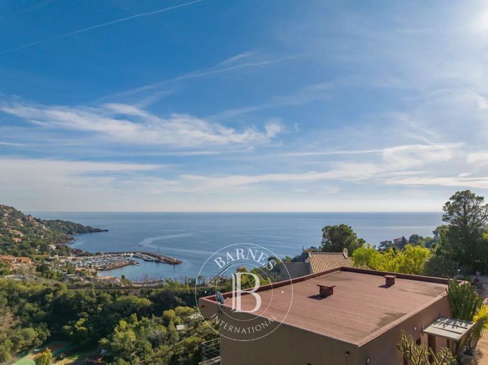 Image No.9-5 Bed House for sale