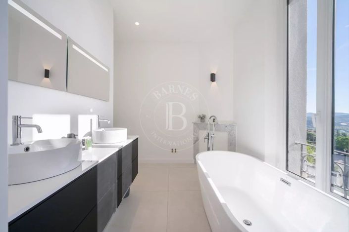 Image No.11-6 Bed House for sale