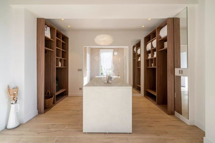 Image No.5-6 Bed House for sale