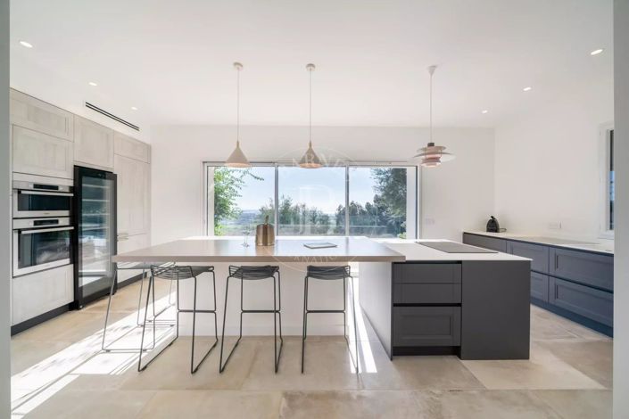 Image No.7-6 Bed House for sale