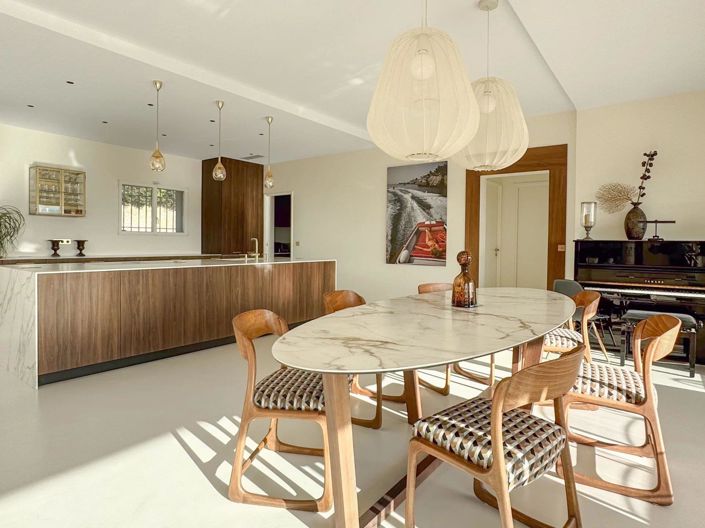 Image No.1-5 Bed House for sale