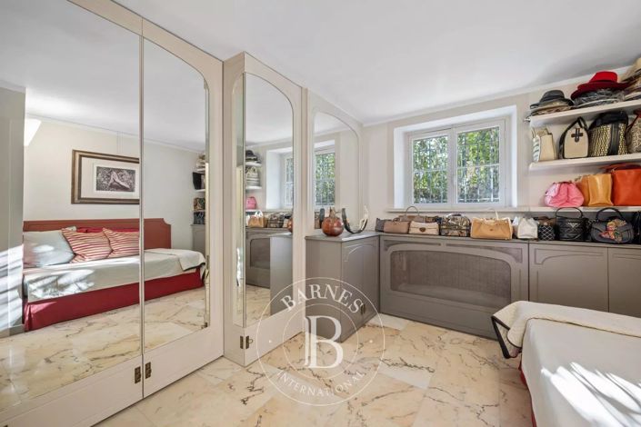 Image No.20-4 Bed Apartment for sale