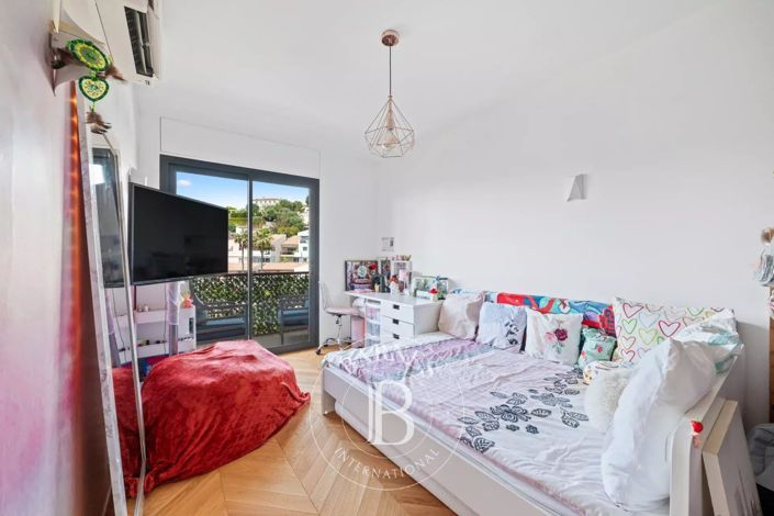 Image No.18-2 Bed Apartment for sale