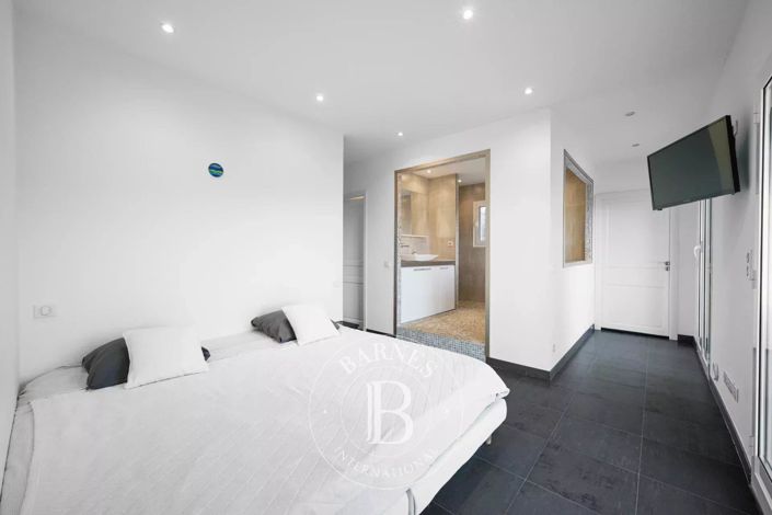 Image No.10-4 Bed House for sale