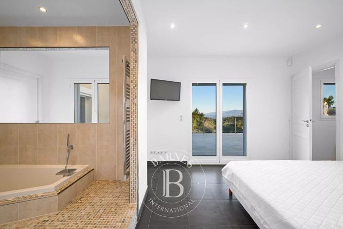 Image No.14-4 Bed House for sale