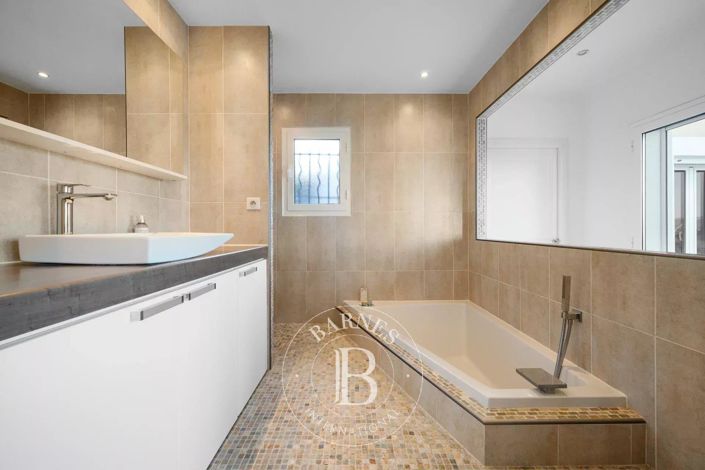 Image No.19-4 Bed House for sale