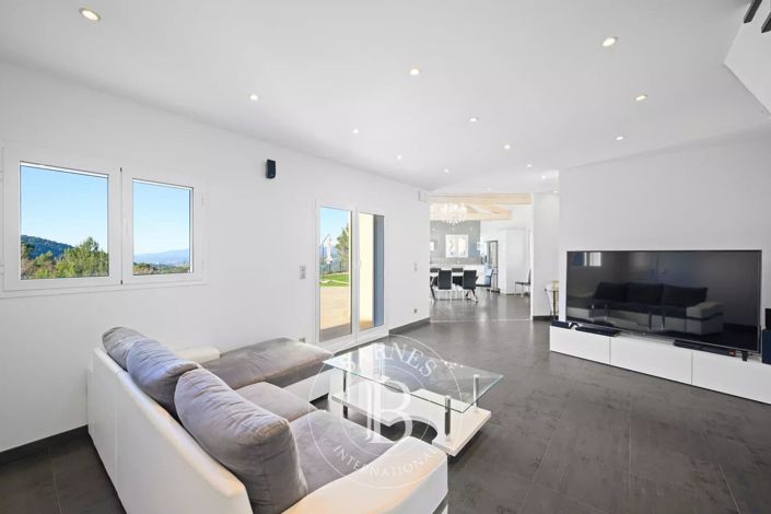 Image No.4-4 Bed House for sale