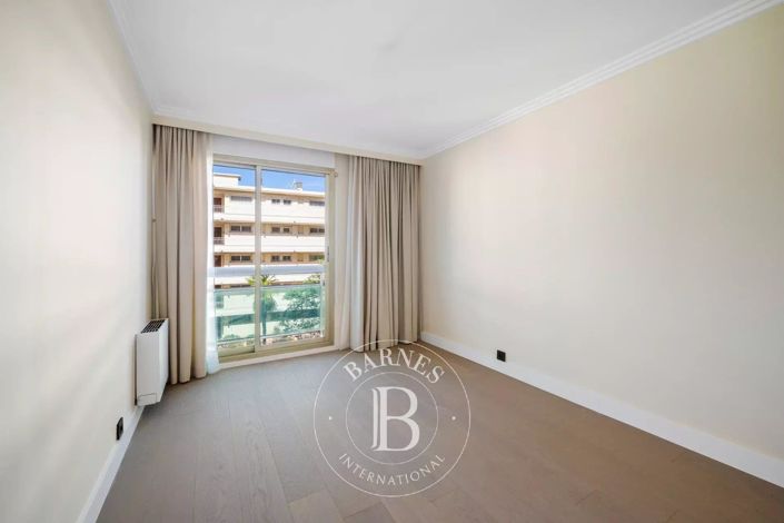 Image No.5-Apartment for sale