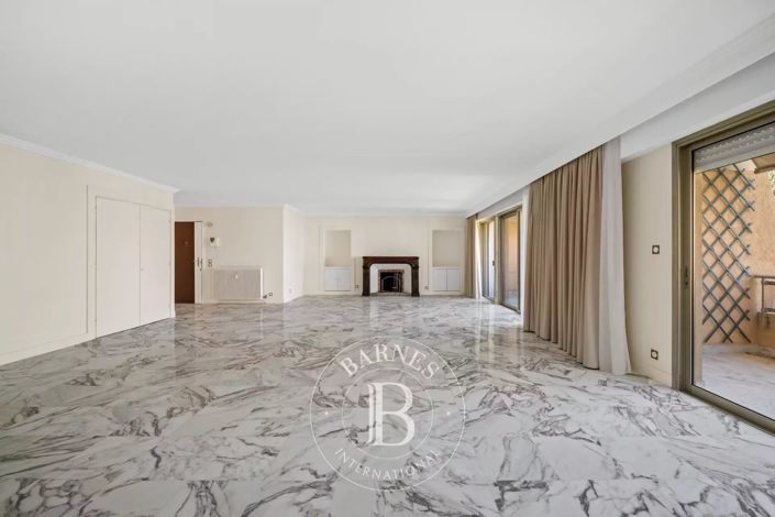 Image No.20-3 Bed Apartment for sale