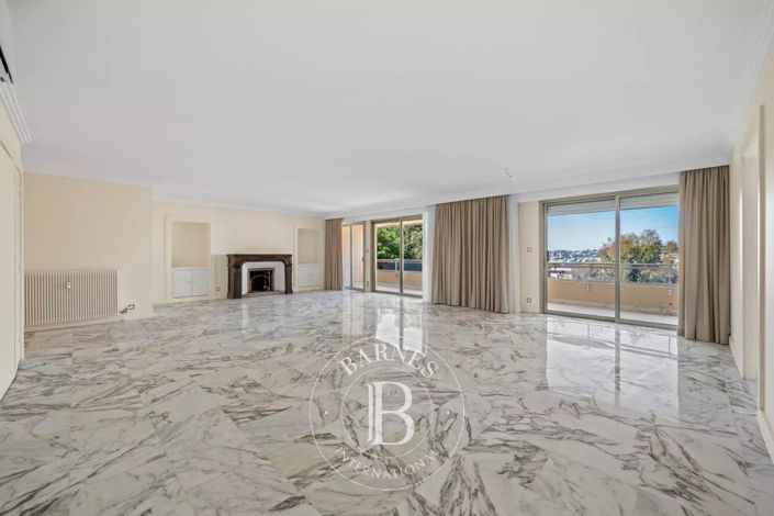 Image No.21-3 Bed Apartment for sale