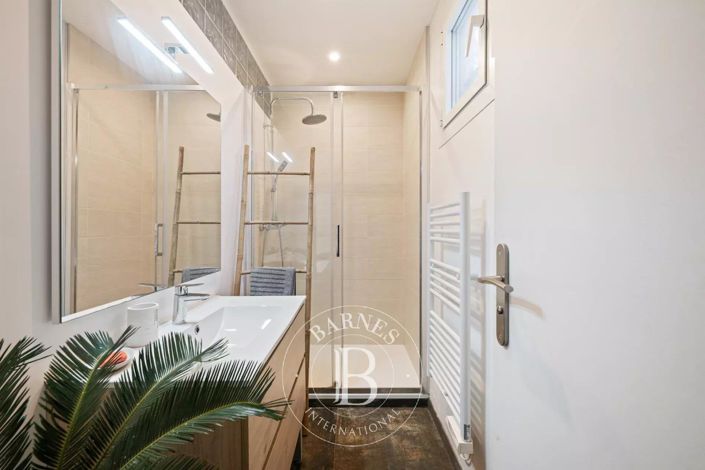 Image No.11-House for sale