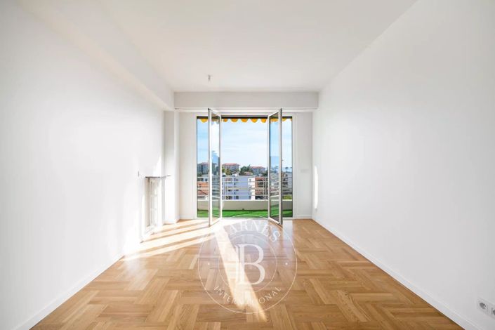 Image No.11-3 Bed Apartment for sale