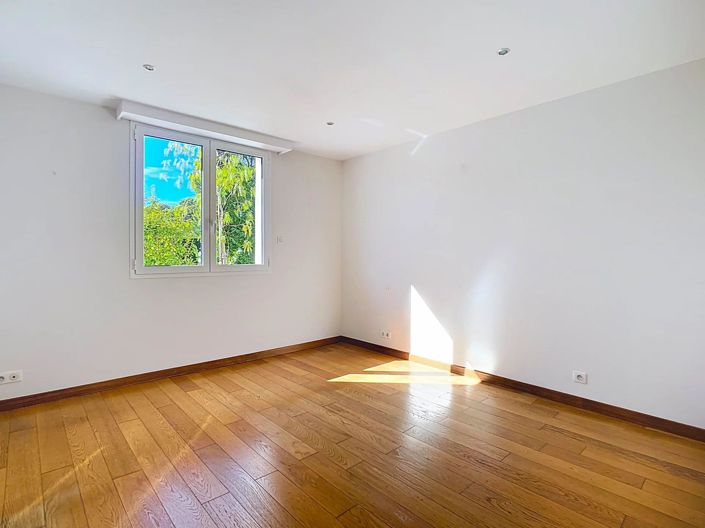 Image No.16-House for sale