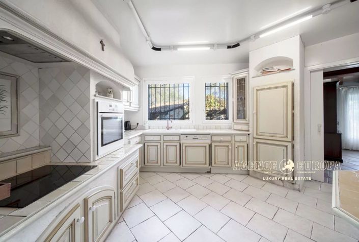 Image No.11-5 Bed House for sale