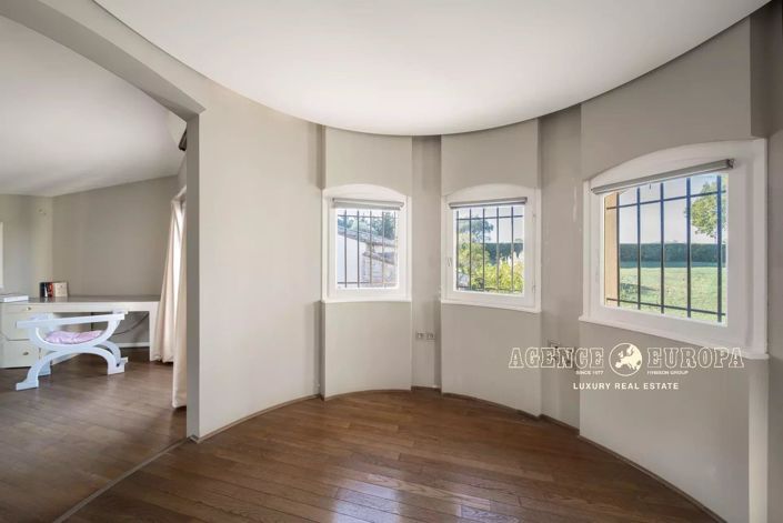 Image No.14-5 Bed House for sale