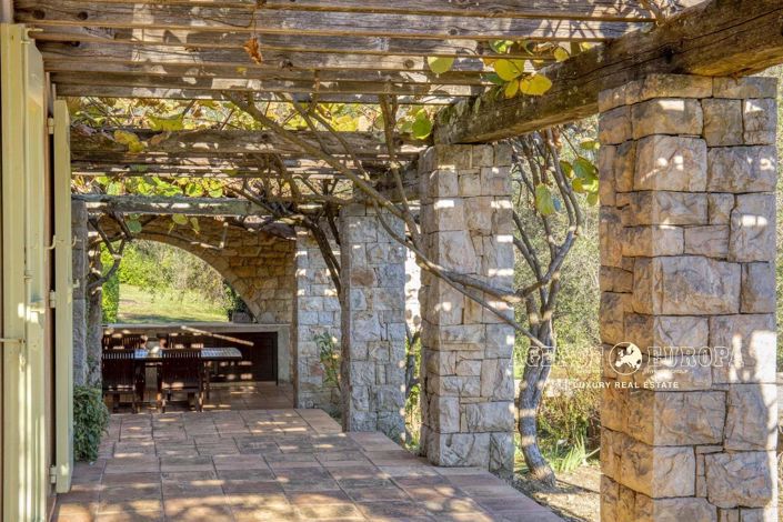 Image No.7-5 Bed House for sale