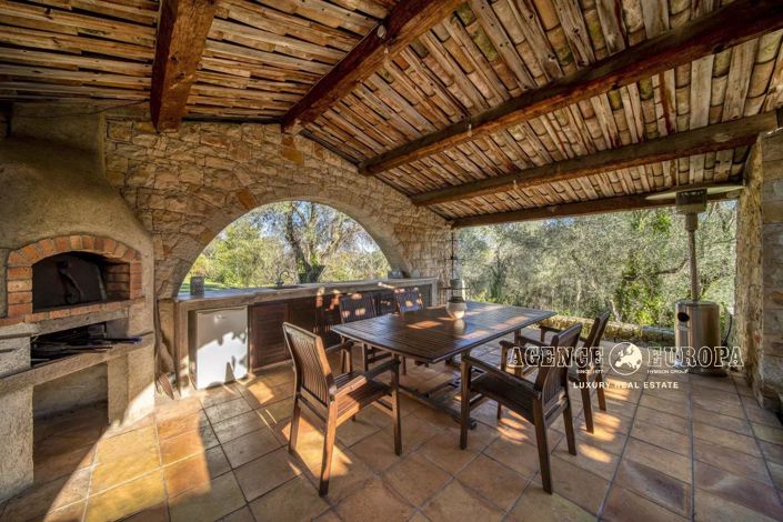 Image No.8-5 Bed House for sale