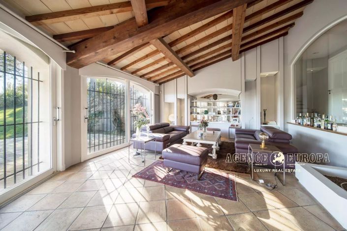 Image No.9-5 Bed House for sale