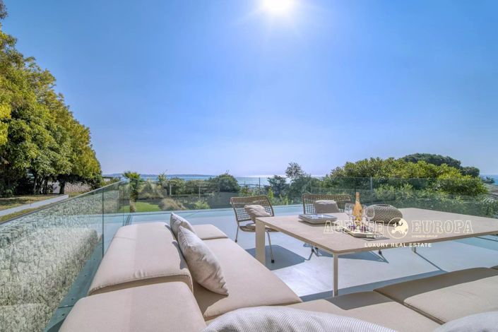 Image No.3-4 Bed House for sale