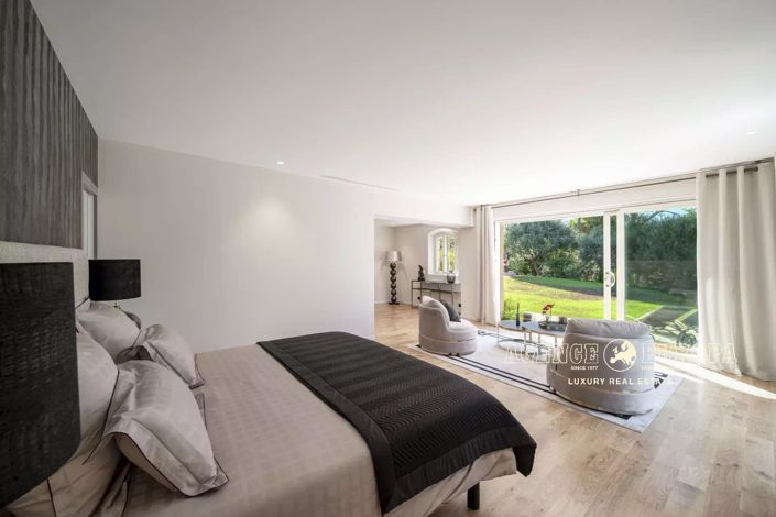 Image No.9-5 Bed House for sale