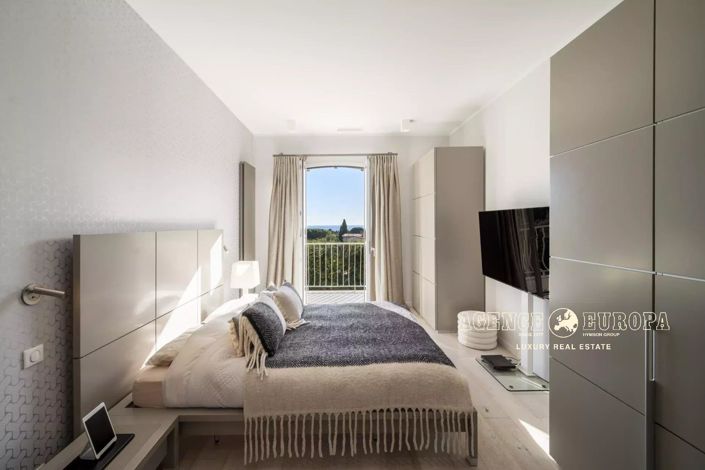 Image No.11-5 Bed House for sale