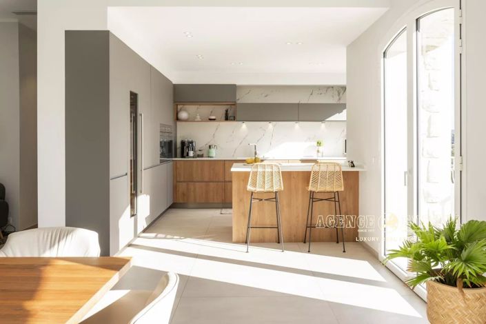 Image No.9-5 Bed House for sale