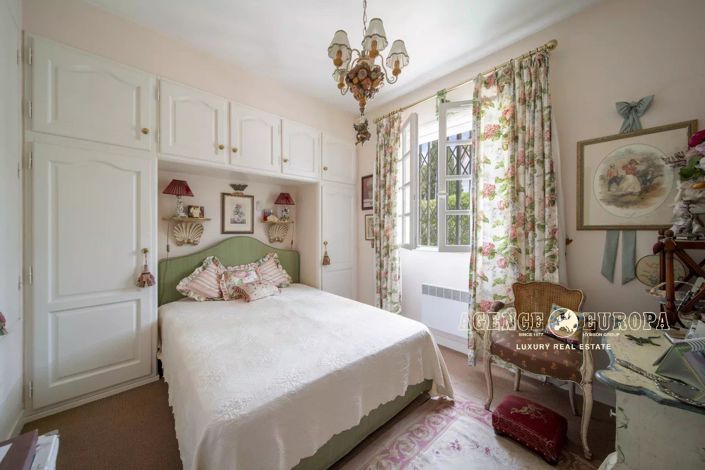 Image No.10-3 Bed House for sale