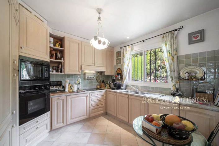 Image No.11-3 Bed House for sale