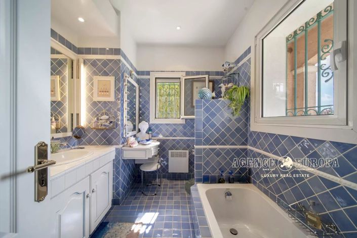 Image No.8-3 Bed House for sale