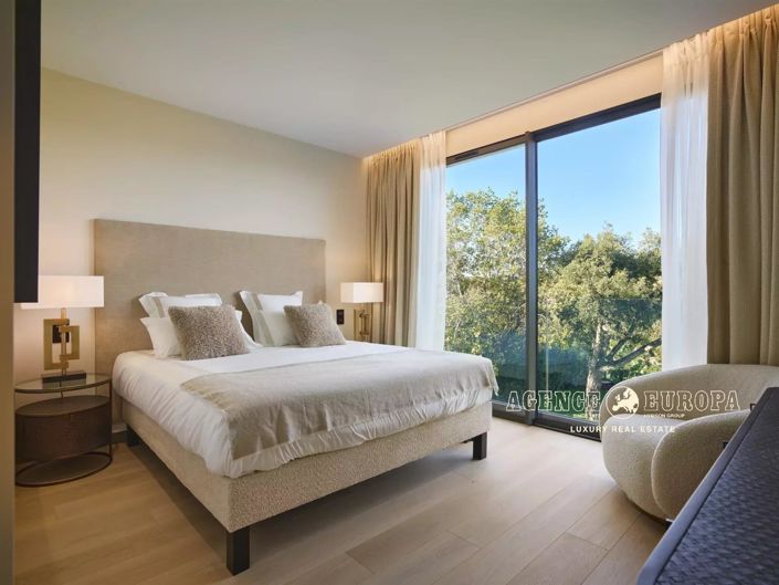 Image No.28-5 Bed House for sale