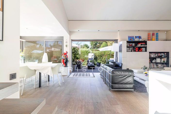 Image No.10-3 Bed House for sale