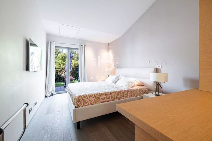 Image No.11-3 Bed House for sale