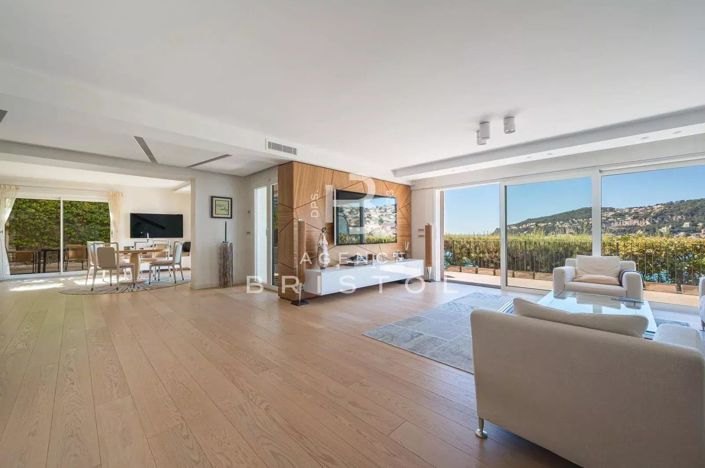 Image No.2-5 Bed House for sale