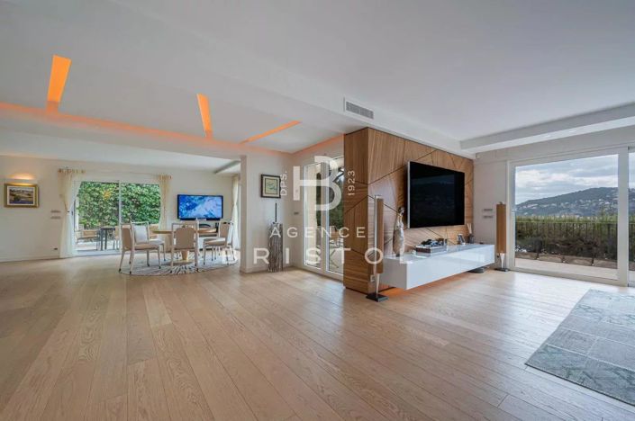 Image No.6-5 Bed House for sale