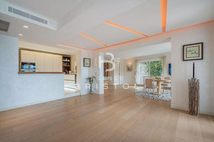 Image No.7-5 Bed House for sale