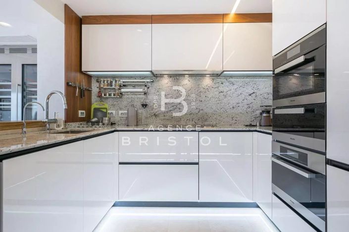 Image No.8-5 Bed House for sale