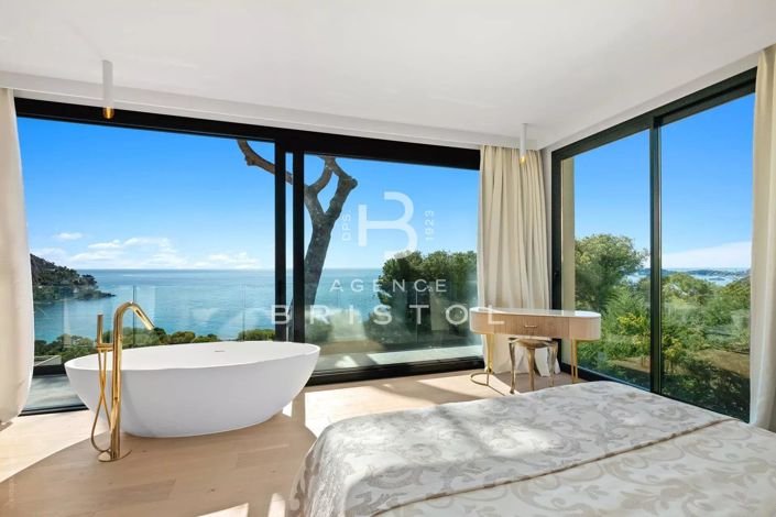 Image No.25-4 Bed House for sale