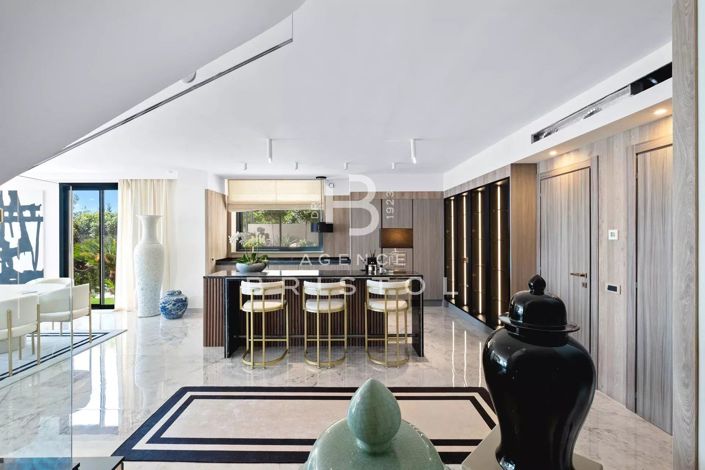 Image No.9-4 Bed House for sale