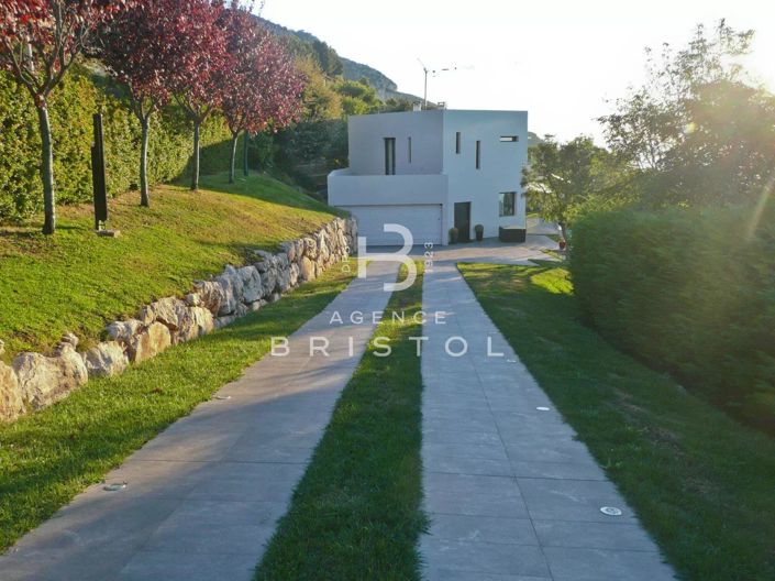 Image No.12-5 Bed House for sale