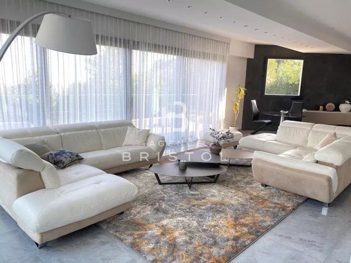 Image No.3-5 Bed House for sale