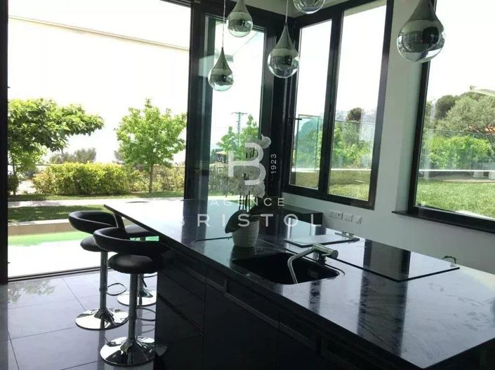 Image No.6-5 Bed House for sale