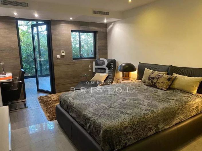 Image No.8-5 Bed House for sale