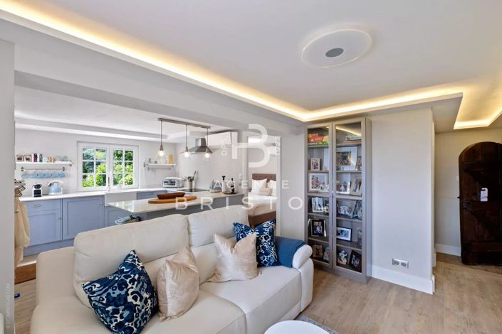 Image No.17-5 Bed House for sale