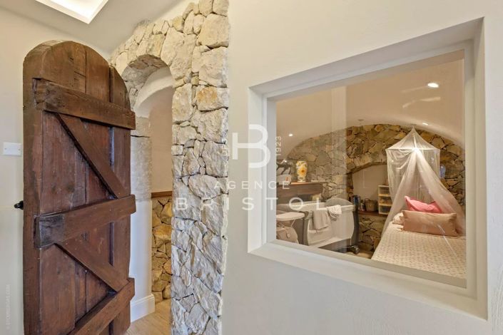 Image No.18-5 Bed House for sale