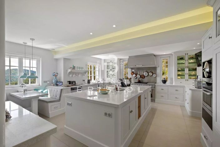 Image No.9-5 Bed House for sale