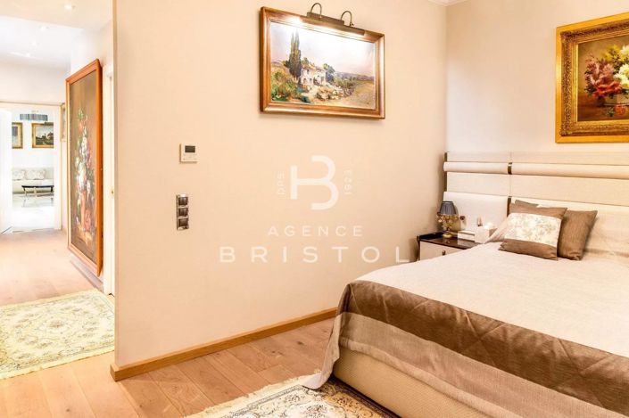 Image No.6-6 Bed House for sale