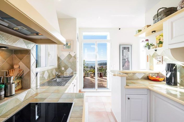 Image No.8-3 Bed Apartment for sale