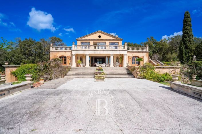 Image No.10-8 Bed House for sale