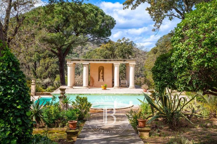 Image No.3-8 Bed House for sale