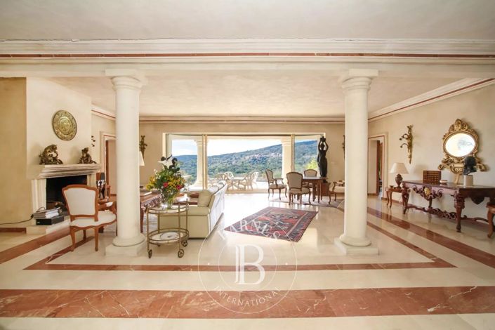 Image No.4-8 Bed House for sale